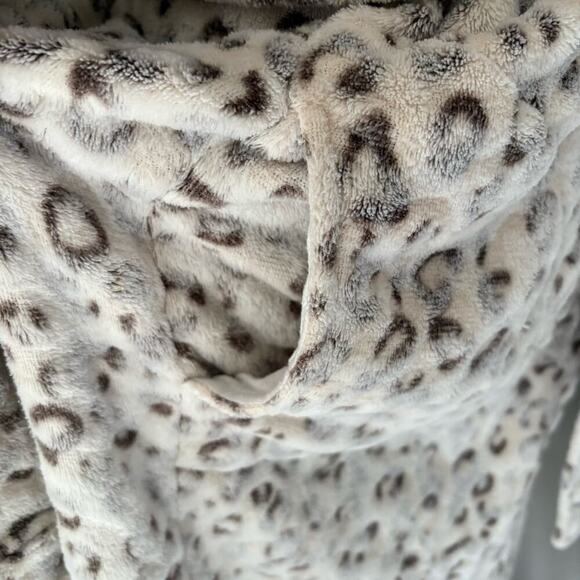 LIZ CLAIBORNE Bathrobe White Cheetah Sz M Sleepwear Comfort Chic Loungewear Cozy - Picture 4 of 9
